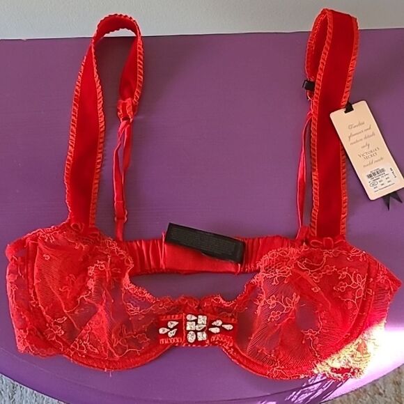 Victoria's Secret RUNWAY glamour red lace bra 32C - Picture 1 of 4